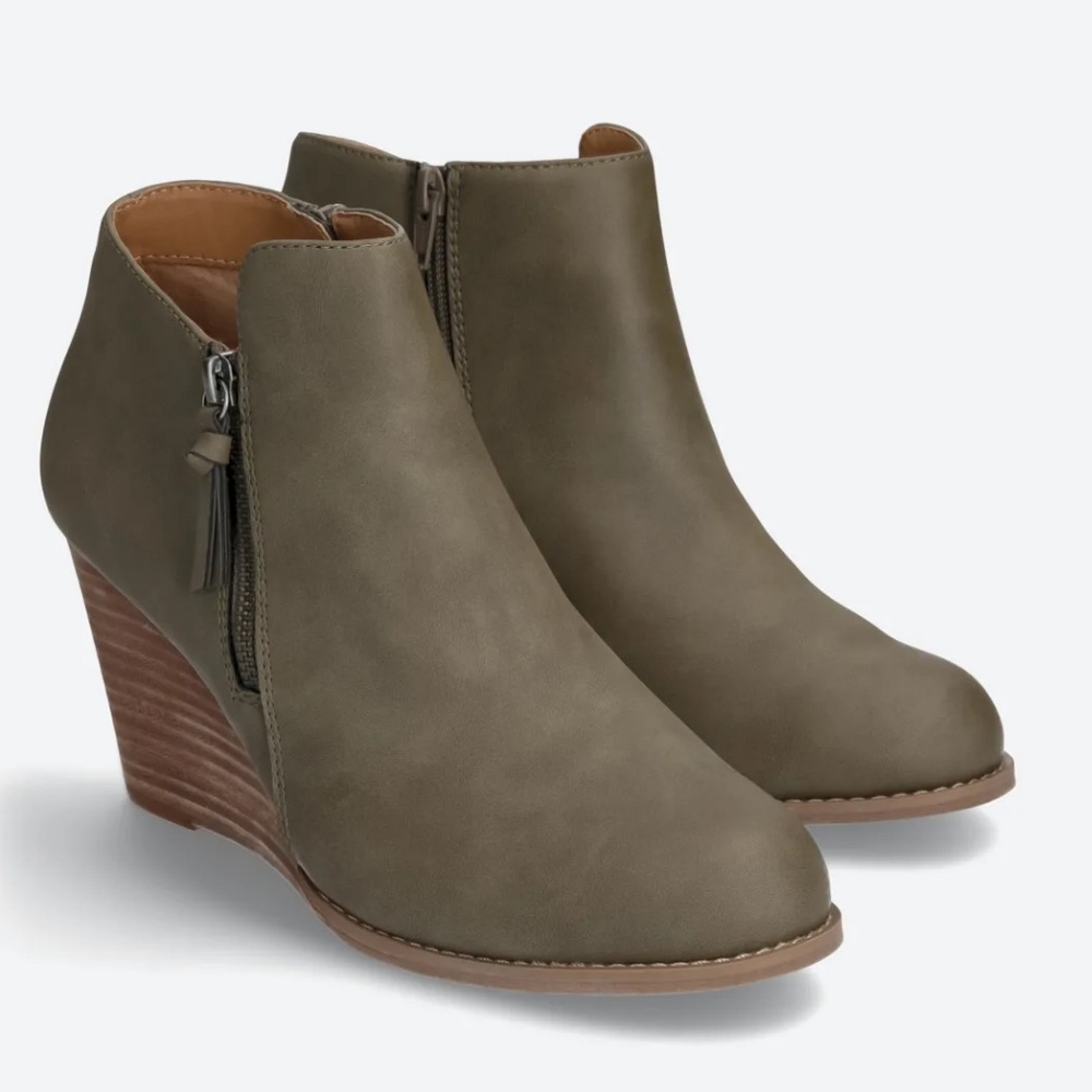 NEW REPORT FOOTWEAR Guine Faux Leather Wedge Bootie in Olive -  Size 10